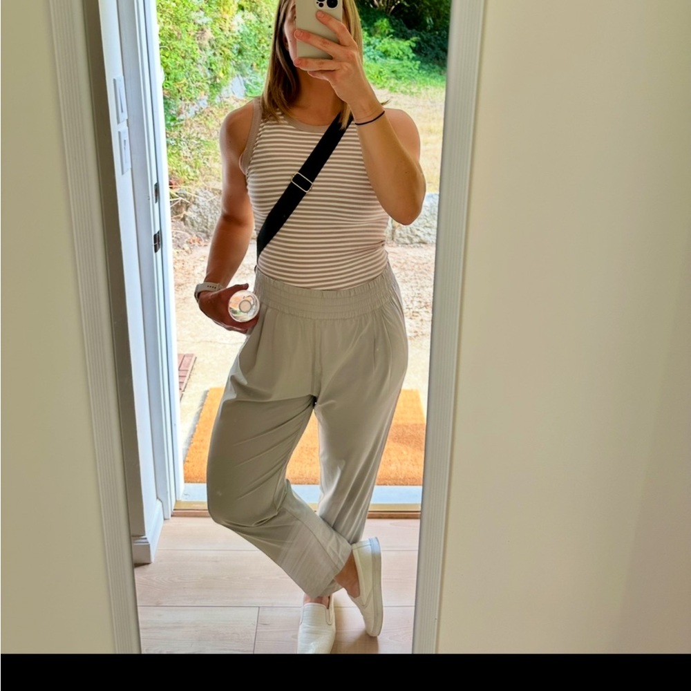 Women's Wide-Leg Pants- CROPPED